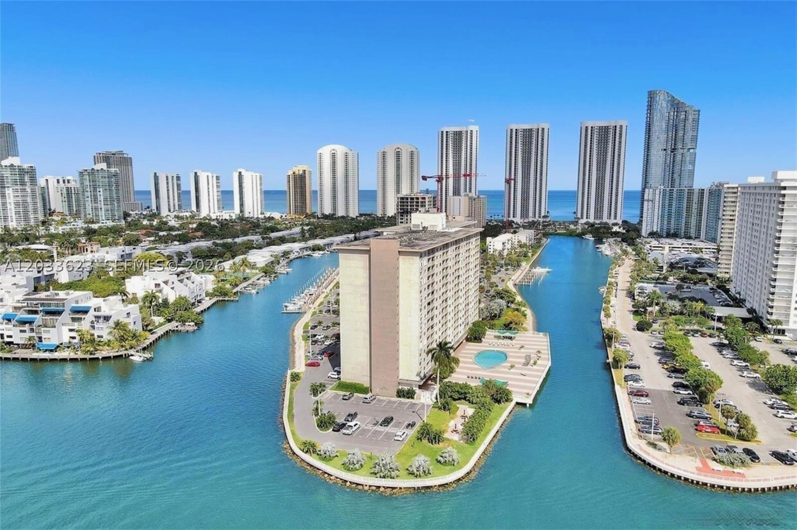 400 Kings Point Dr 928 — photo
