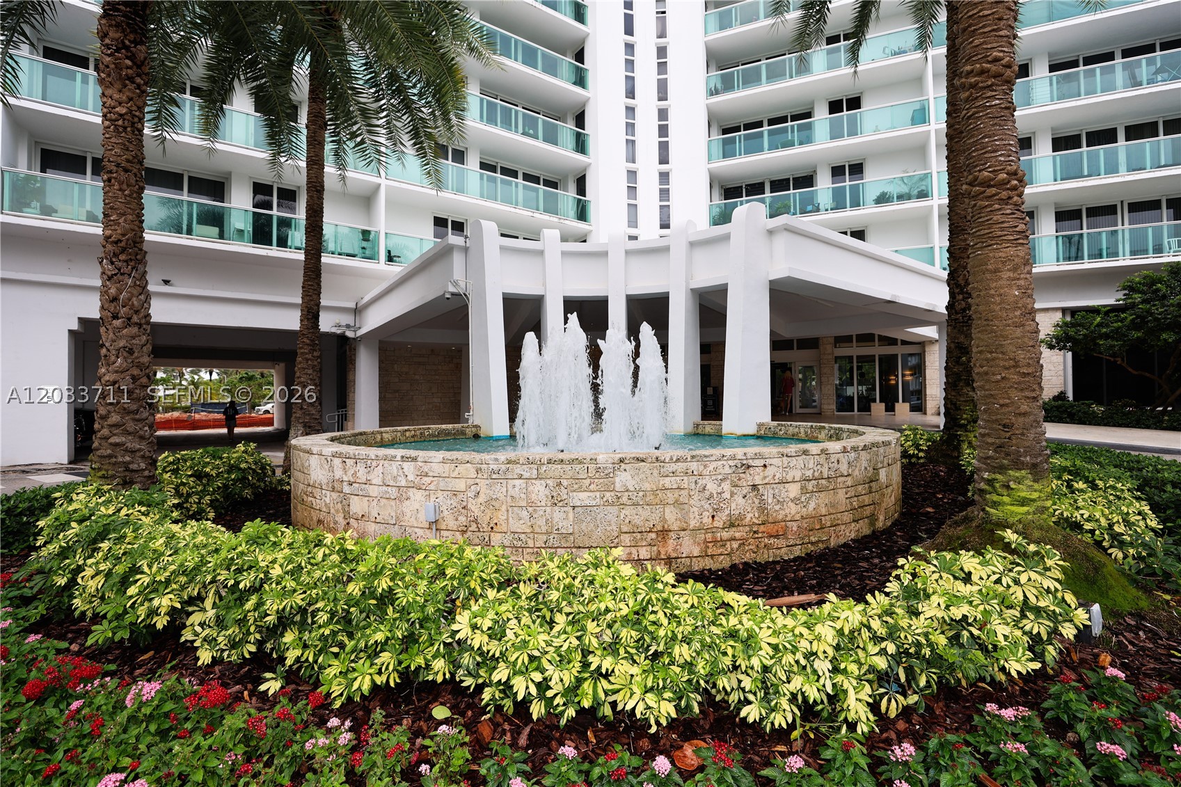 100 Bayview Dr 527 — photo