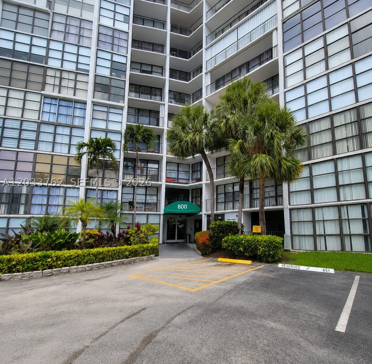 800 Parkview Dr Unit 512 — photo