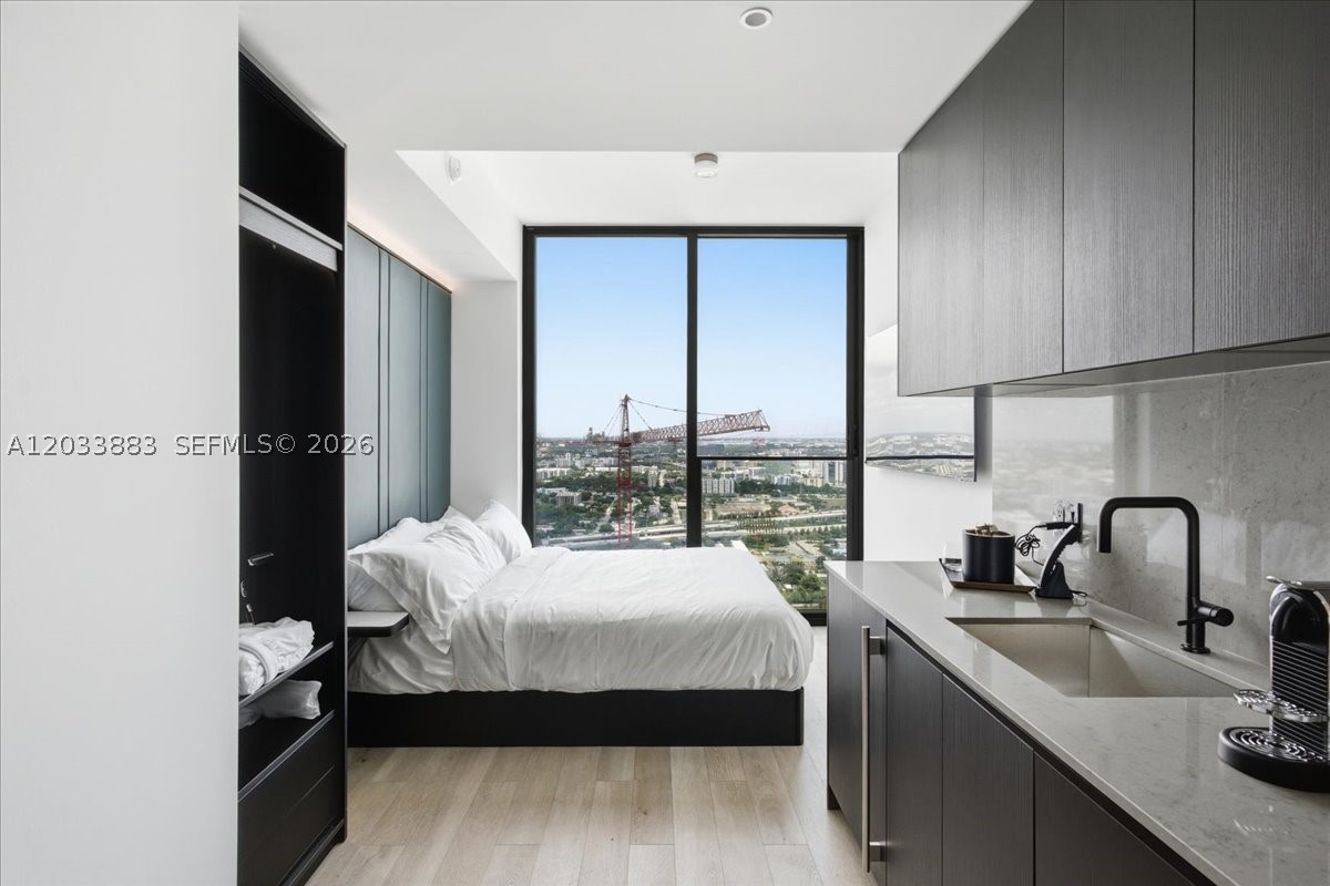 20 NE 11th 4212 — photo