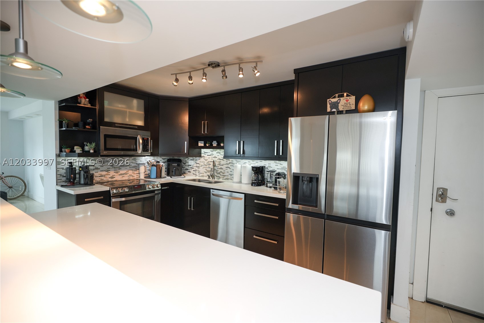7135 Collins Ave 735 — photo