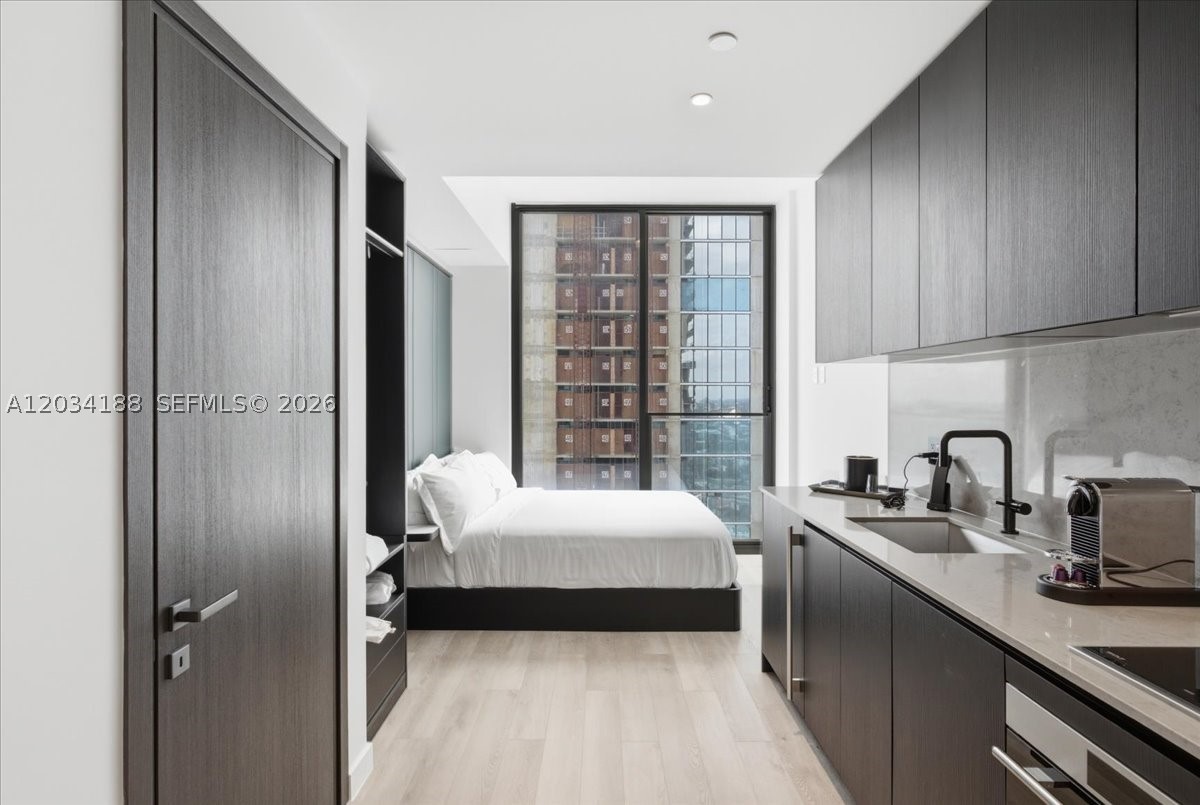 20 NE 11th 4803 — photo