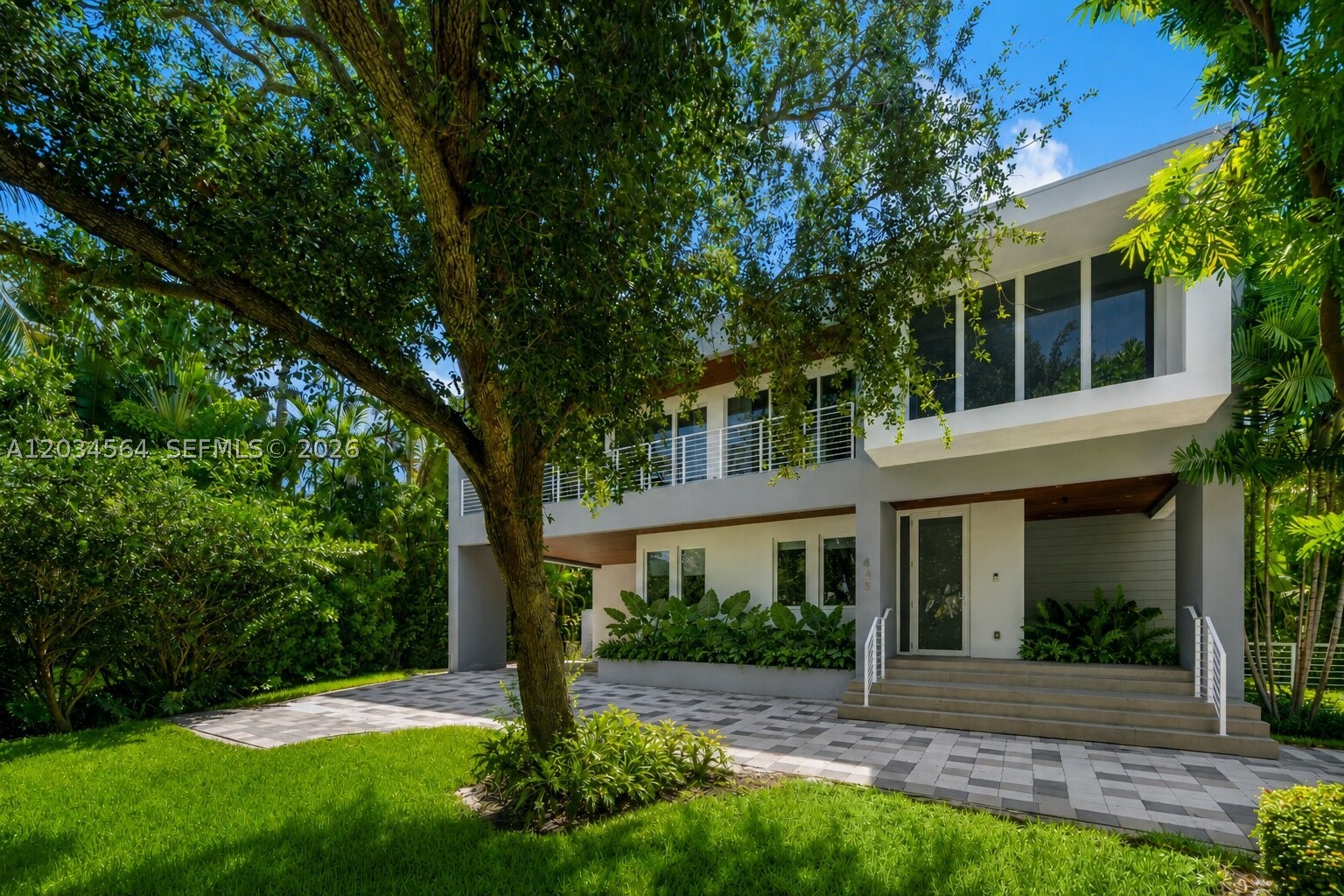 425 Harbor Dr — photo