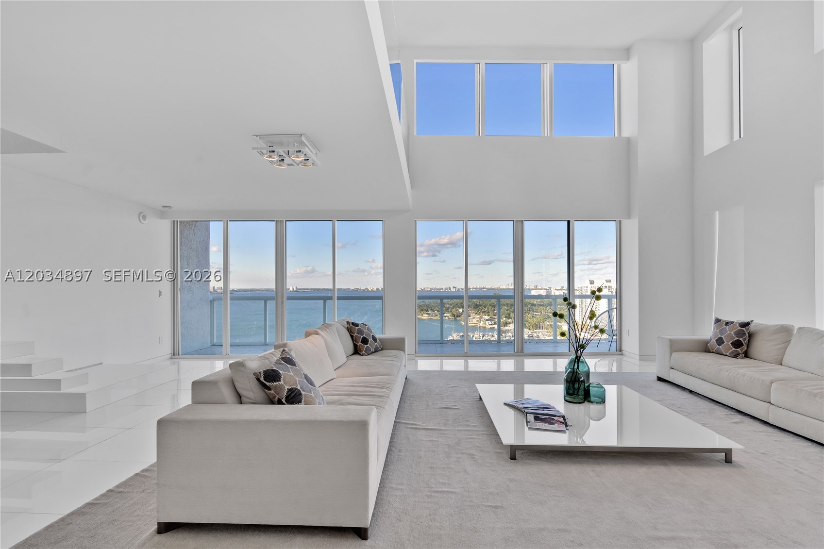 10 Venetian Way Ph04 — photo