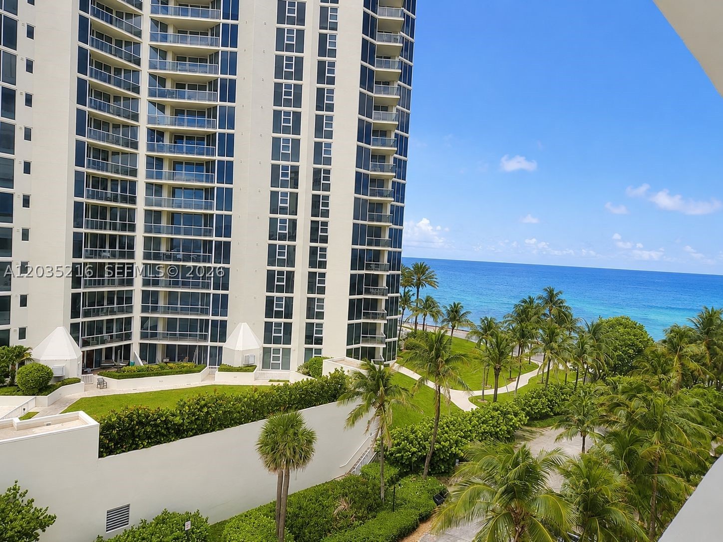 19201 Collins Ave 527 — photo