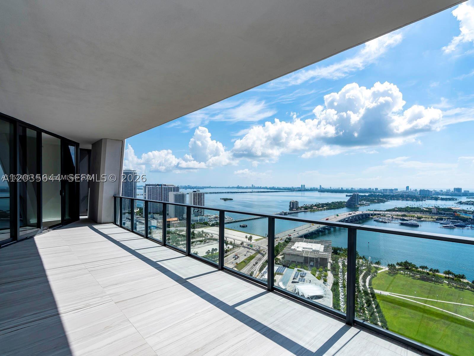 1000 Biscayne Blvd 4802 — photo