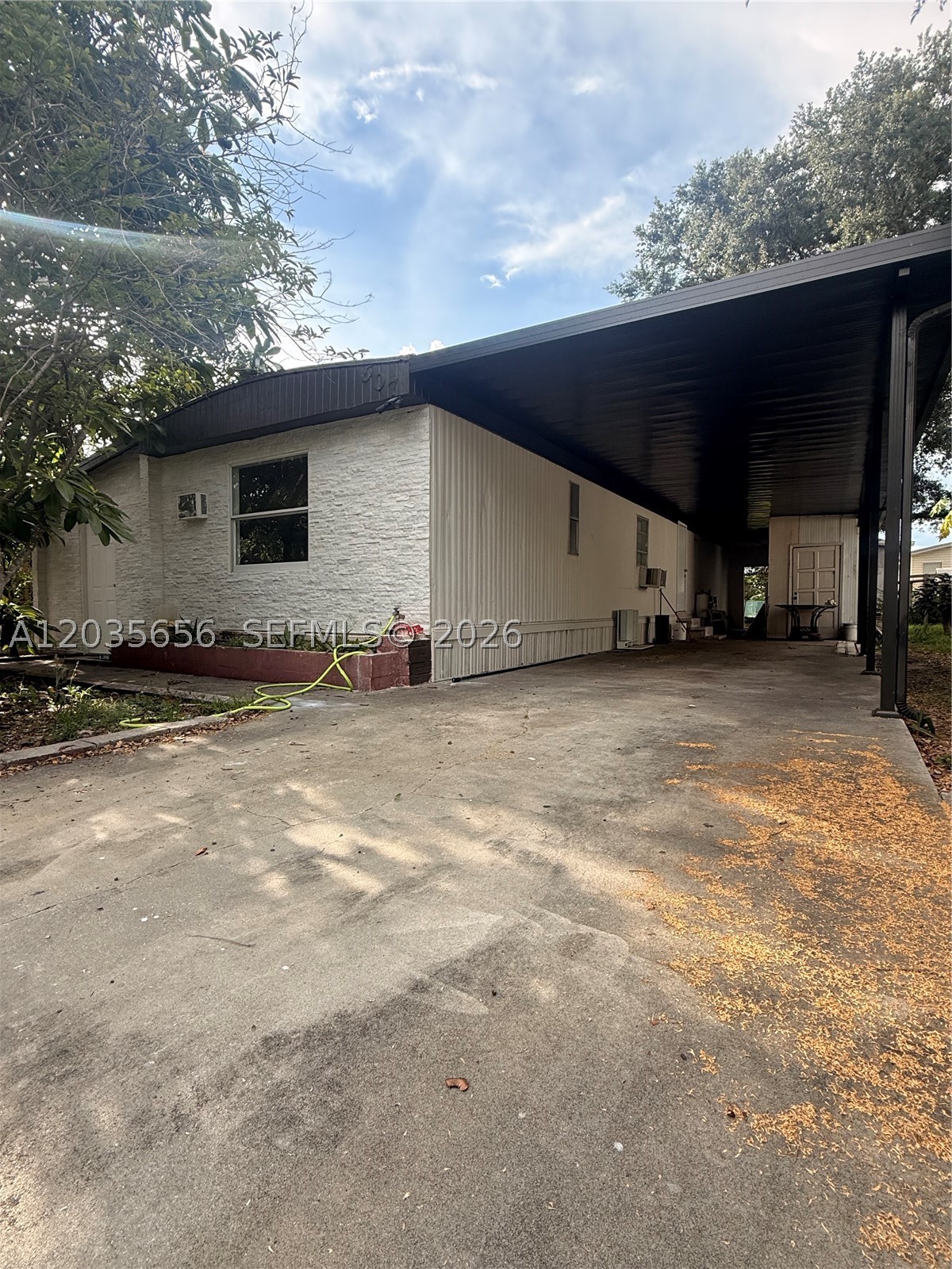 607 Sabal Ave — photo