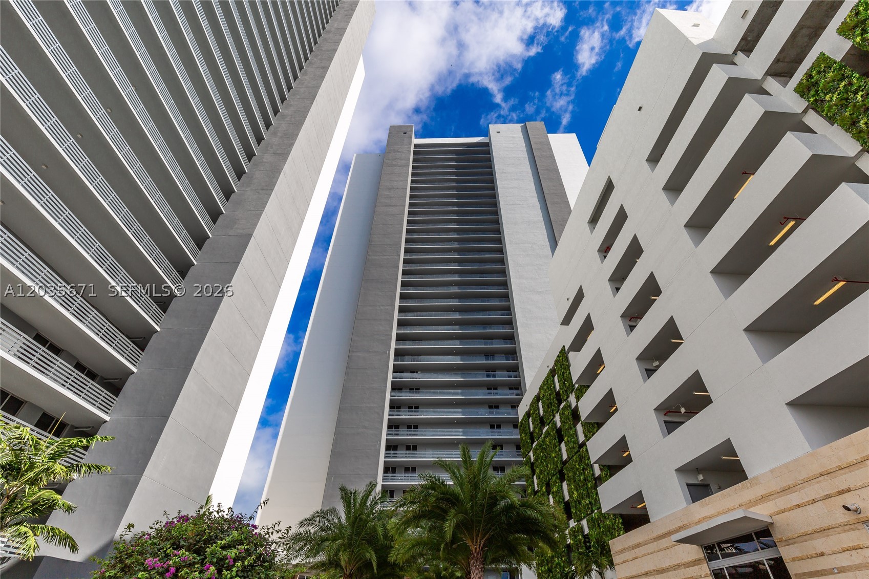 16385 Biscayne Blvd 1805 — photo
