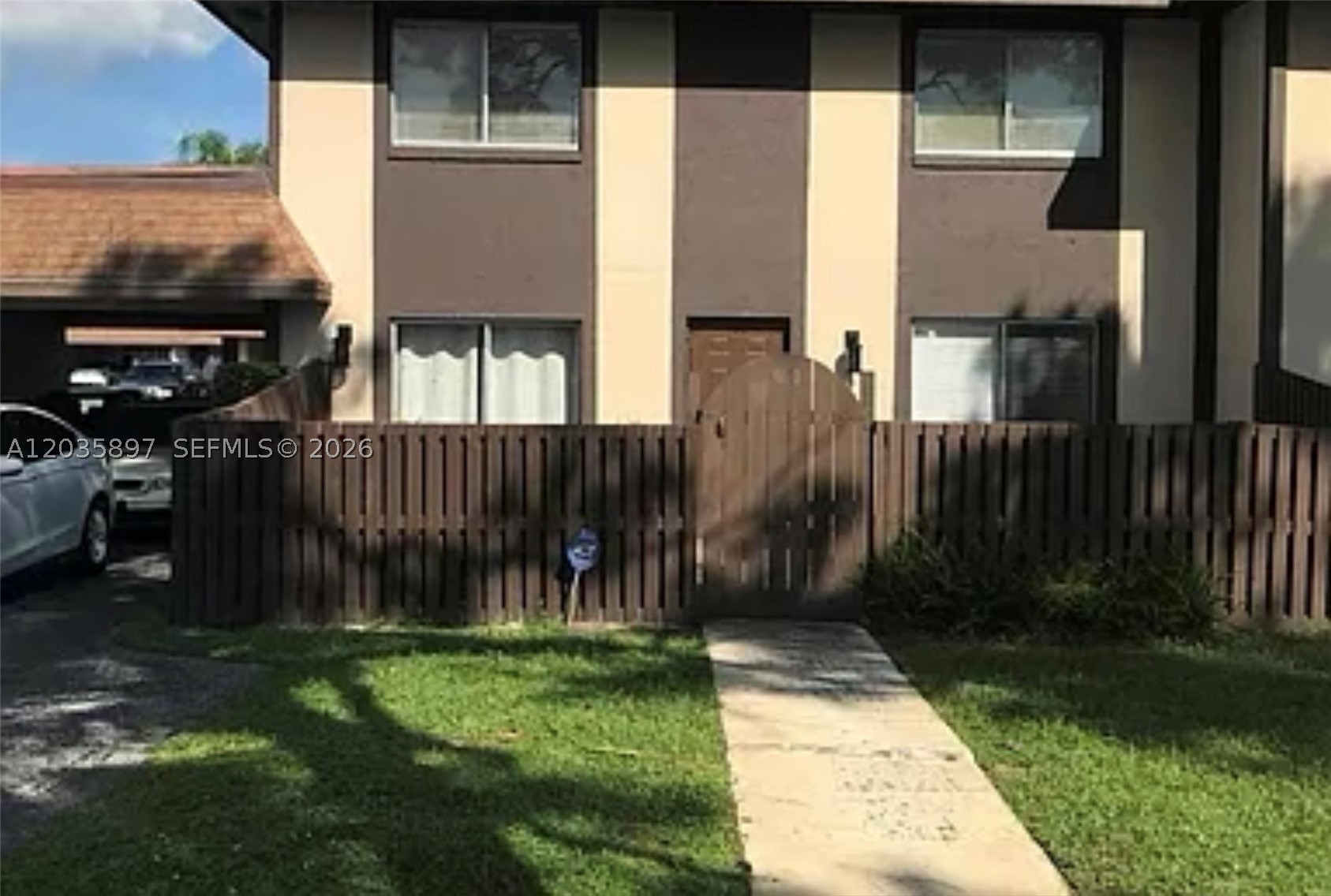 2148 Sherwood Forest Blvd 1 — photo