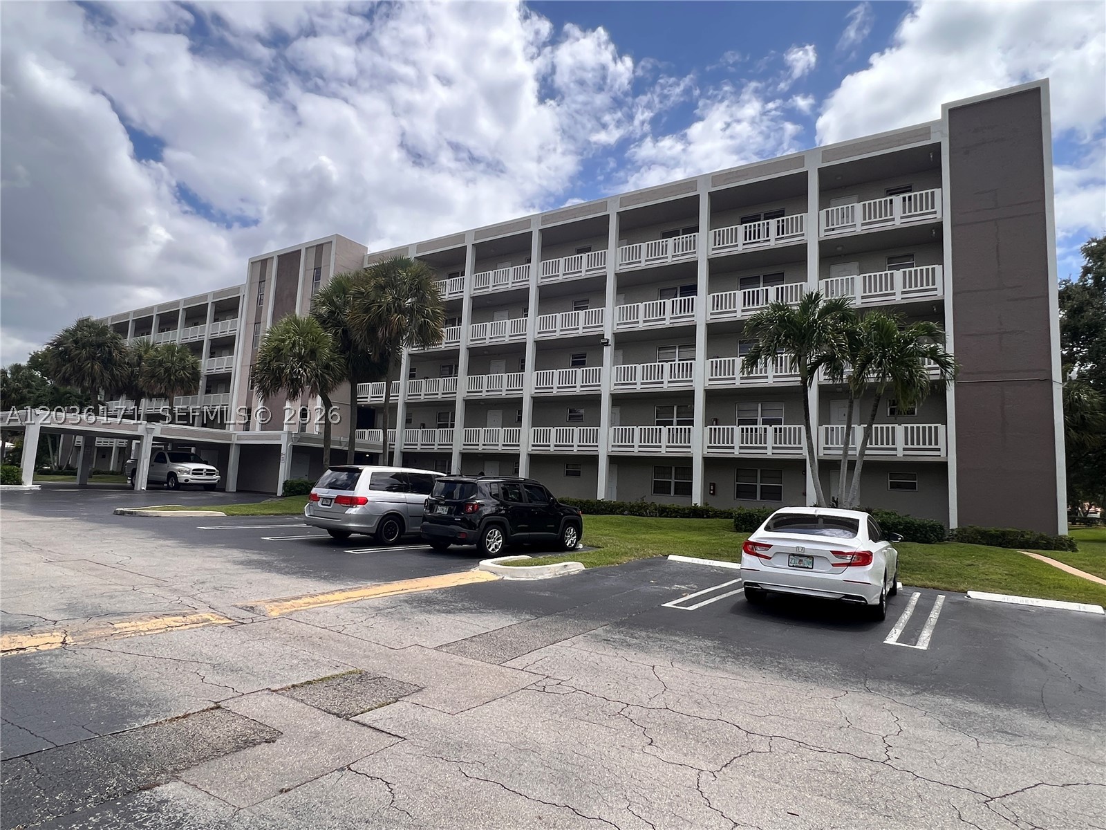 1075 Riverside Dr 505 — photo