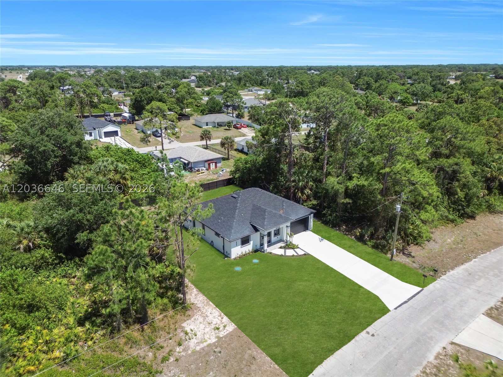 5035 Spinnaker Rd — photo