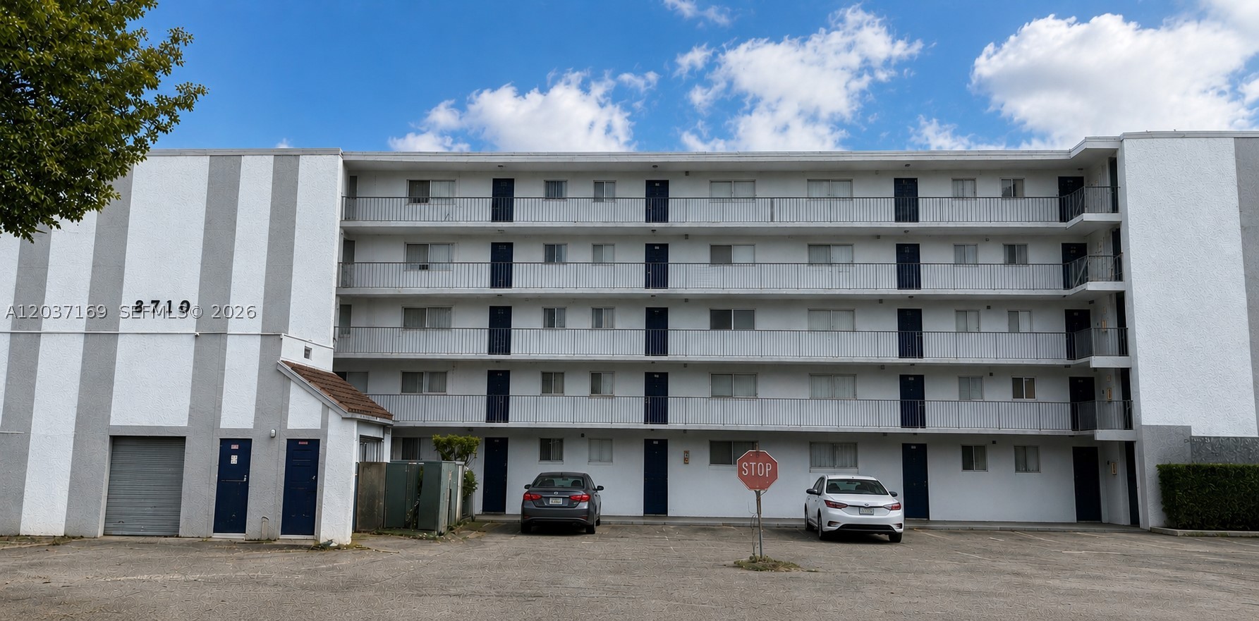 8710 N Sherman Cir 506 — photo