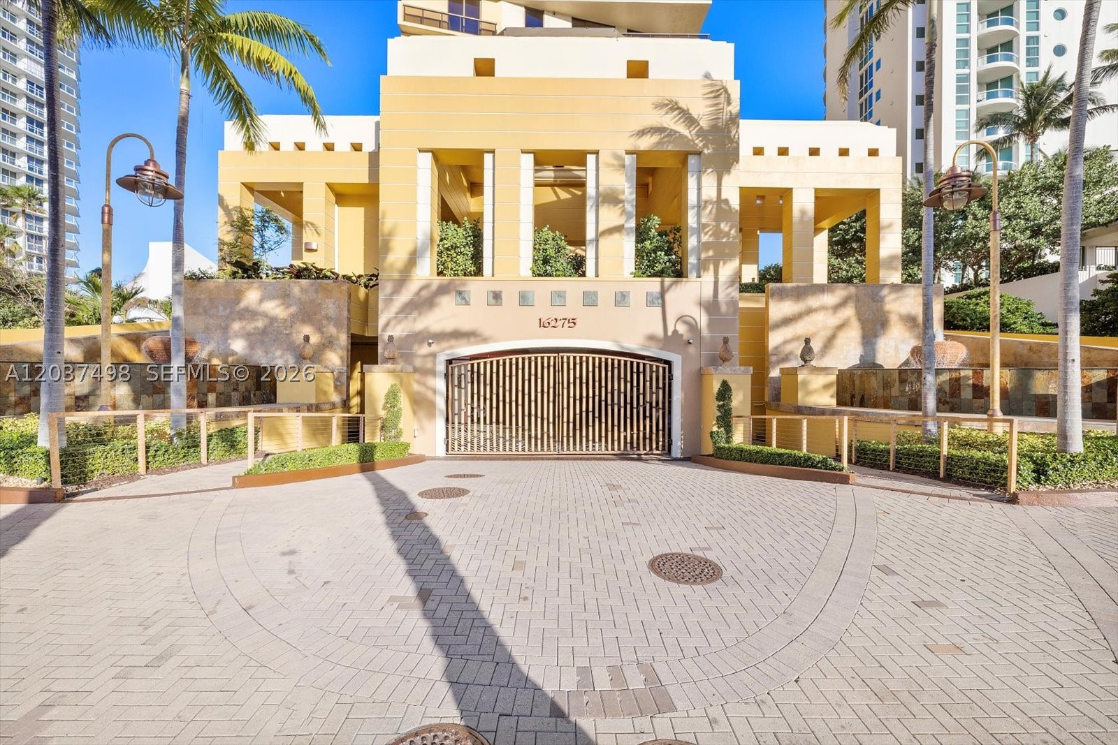 16275 Collins Ave 502 — photo