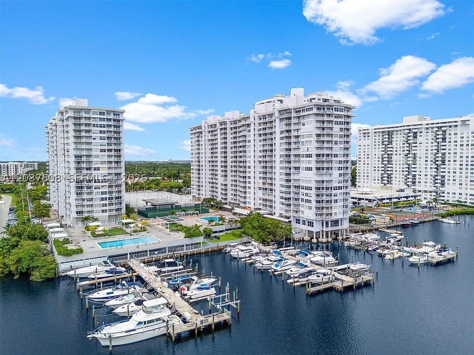 18071 Biscayne Blvd 1401 — photo