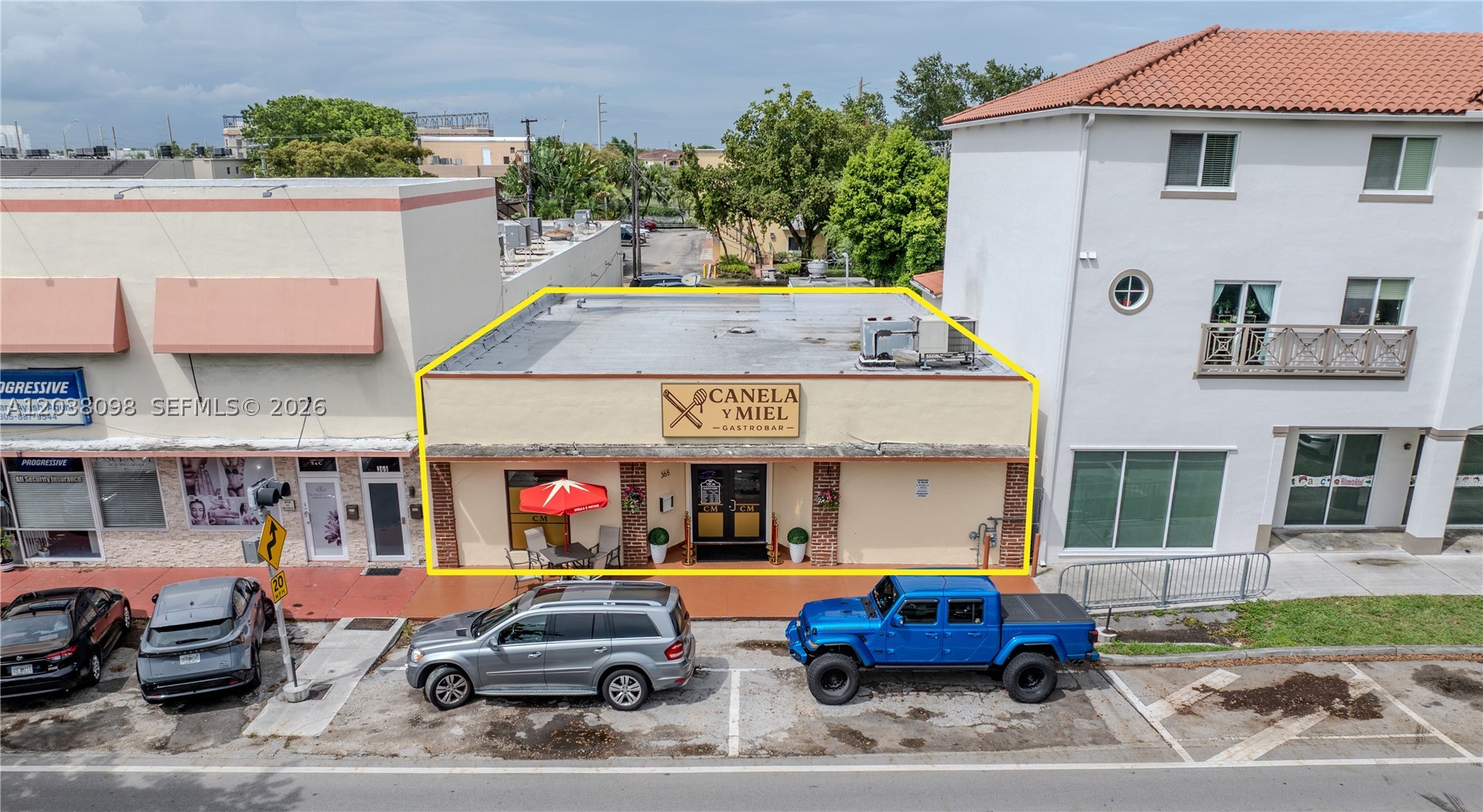 365 N Royal Poinciana Blvd — photo