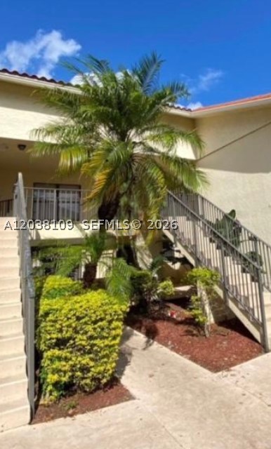 1442 Lake Crystal Dr G — photo
