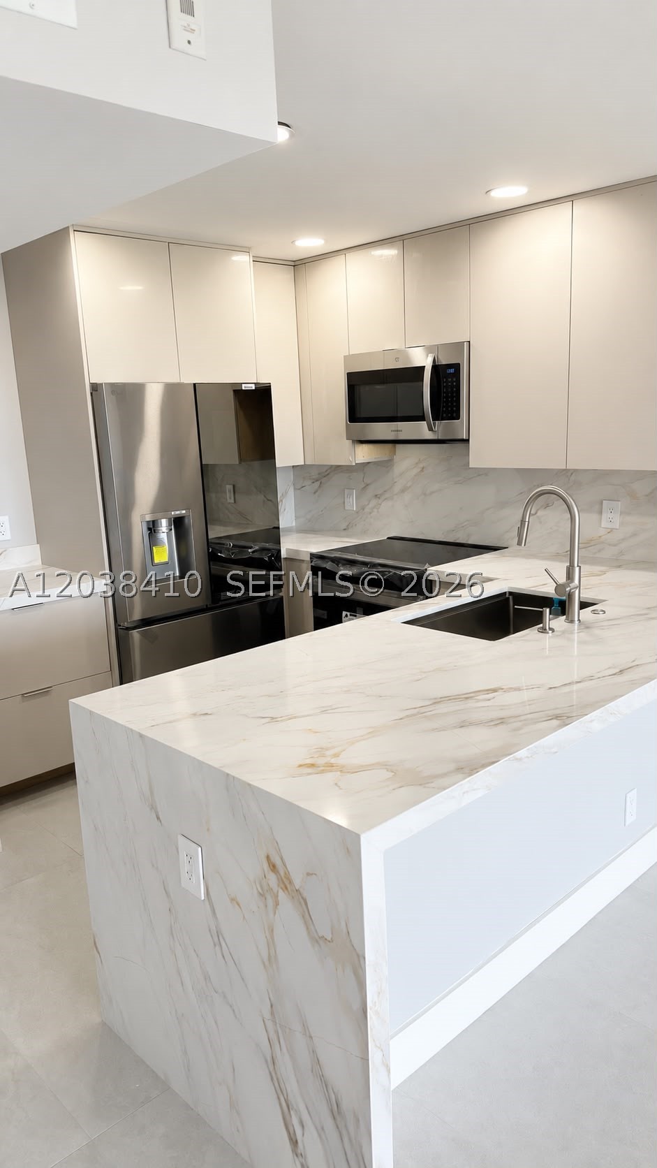20379 W Country Club Dr 1437 — photo