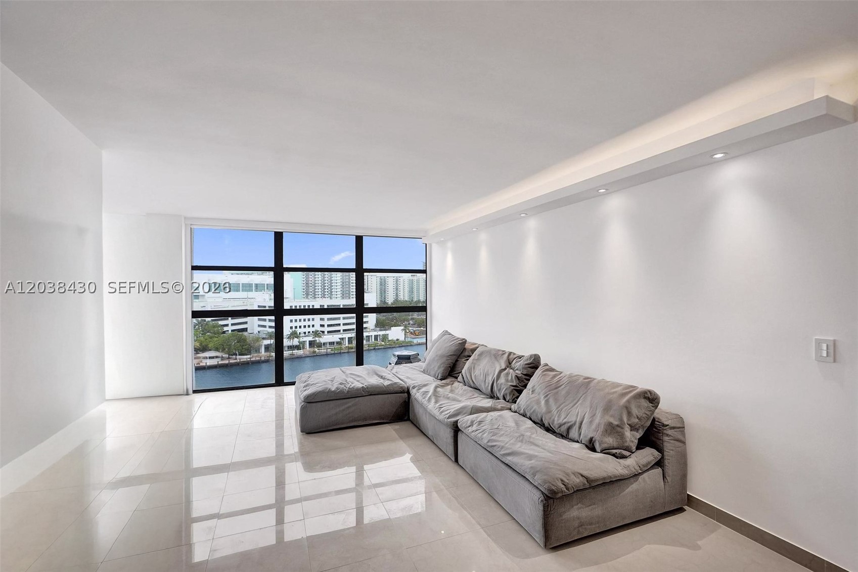 400 Leslie Dr 1022 — photo