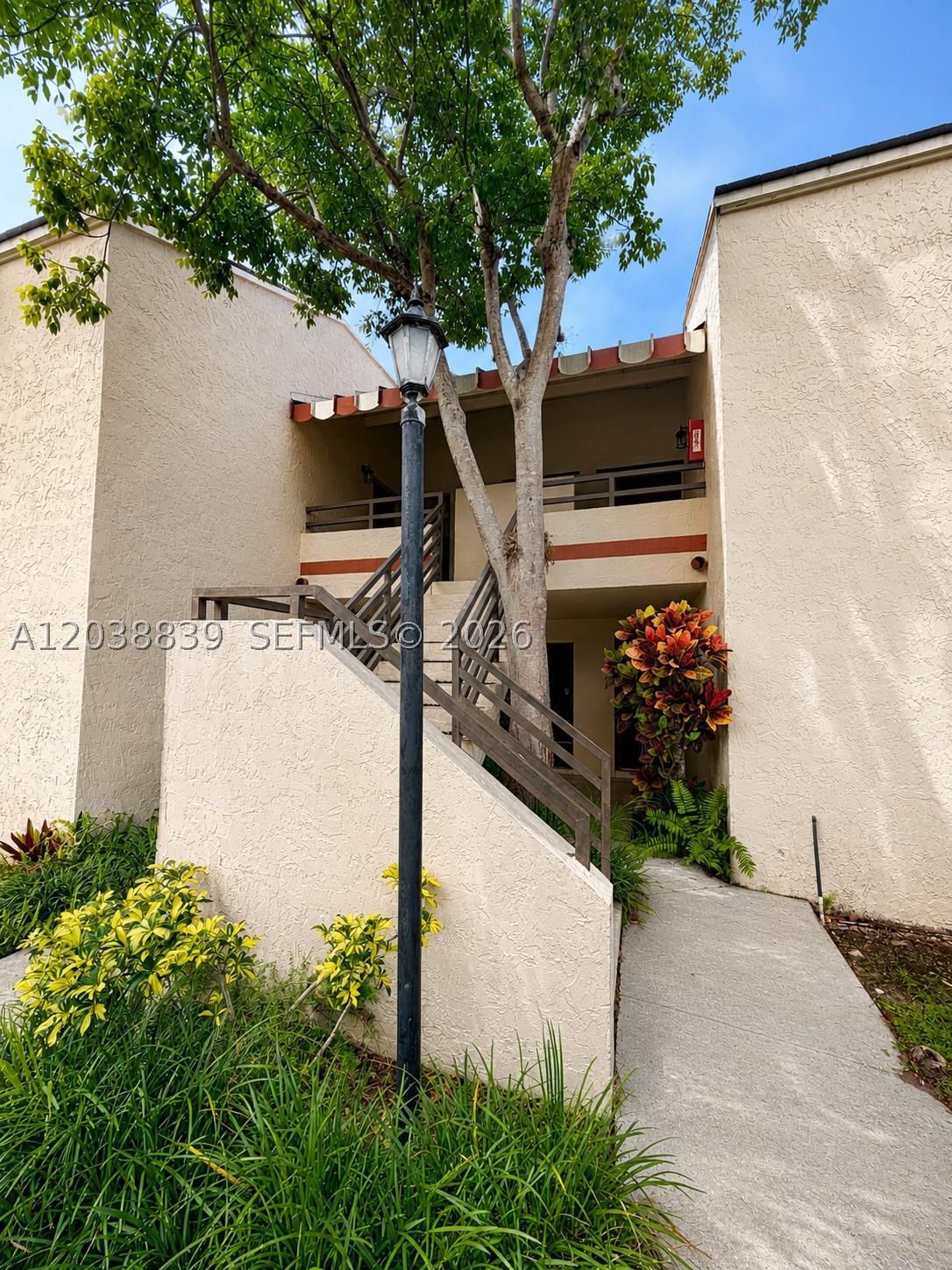 20005 NE 3rd Ct 8 — photo