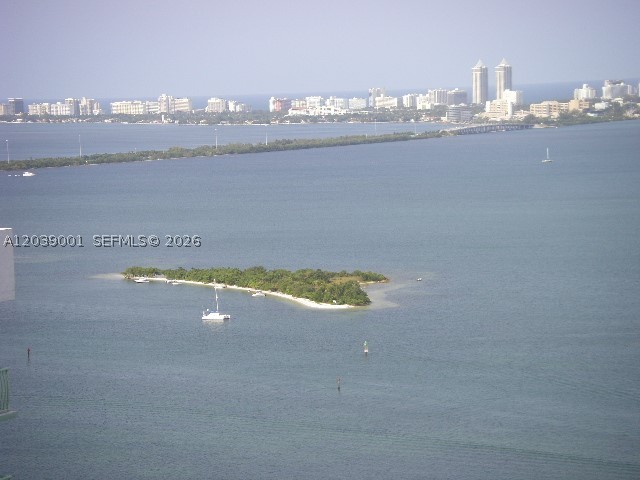 1750 N Bayshore Dr 3907 — photo