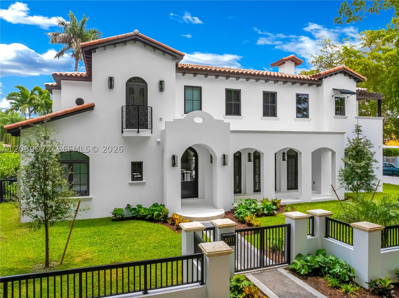 5111 Alhambra Cir — photo