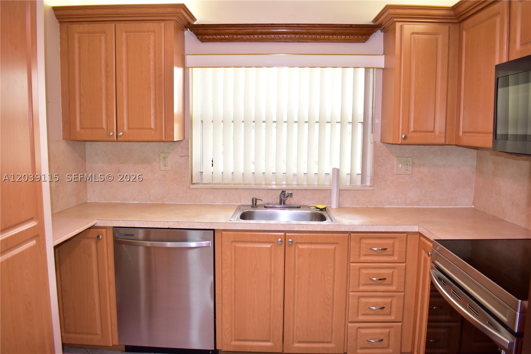 9300 Sunrise Lakes Blvd 208 — photo