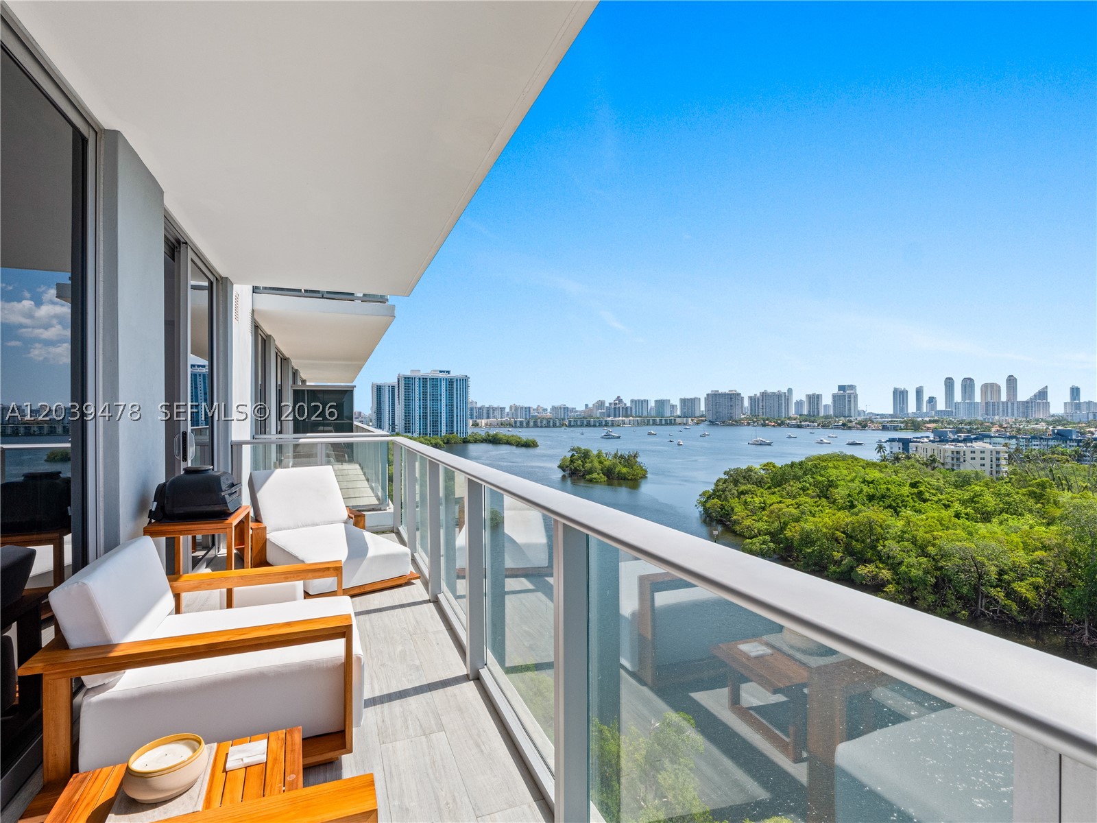 16385 Biscayne Blvd 1117 — photo