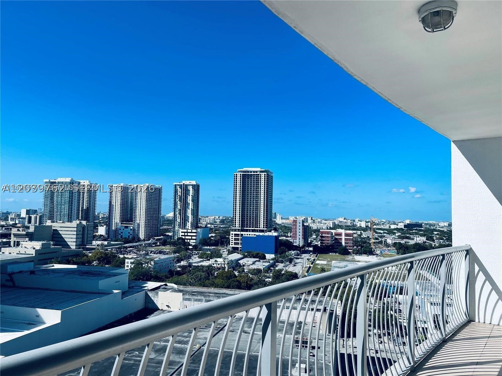 1750 N Bayshore Dr 2112 — photo