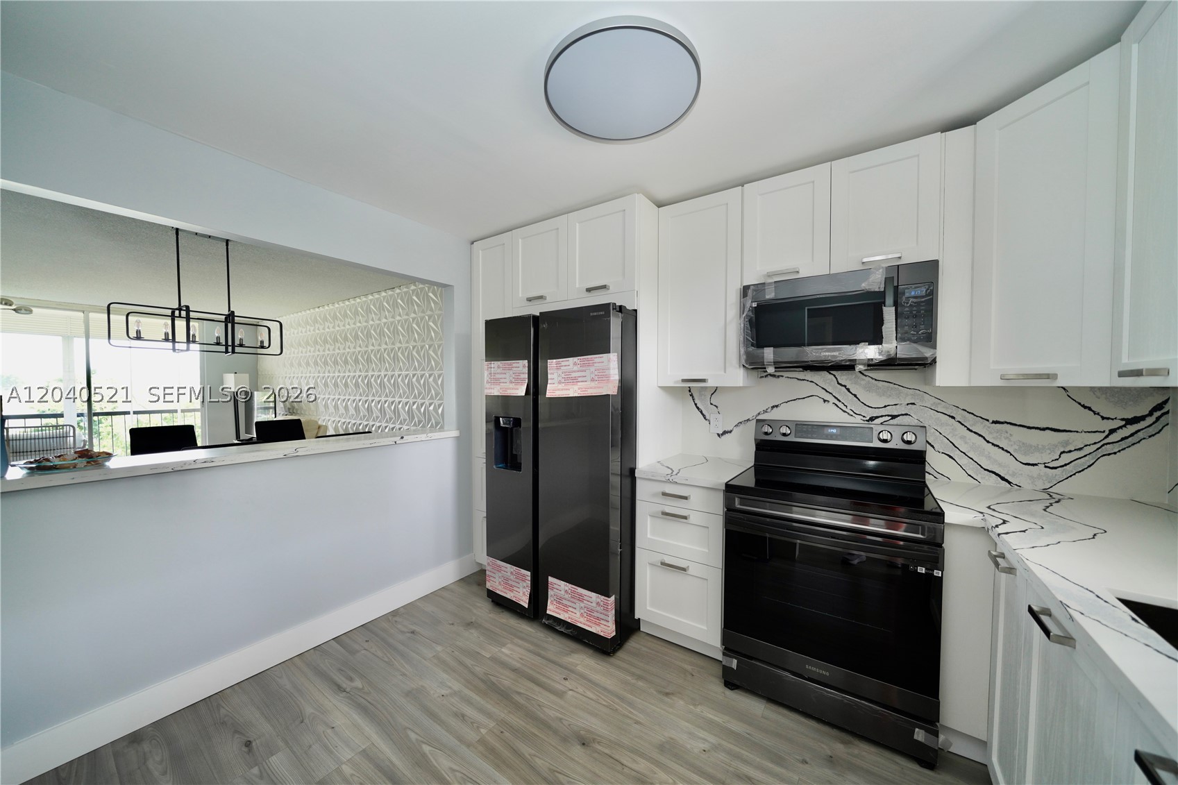 2541 Aragon Blvd 305 — photo