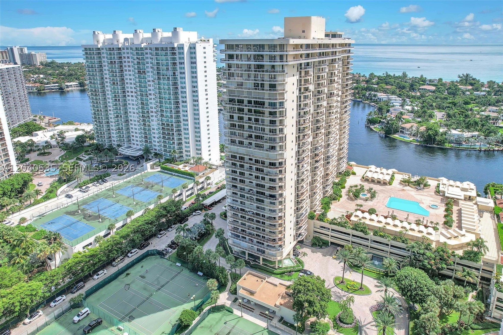 20191 E Country Club Dr 1805 — photo