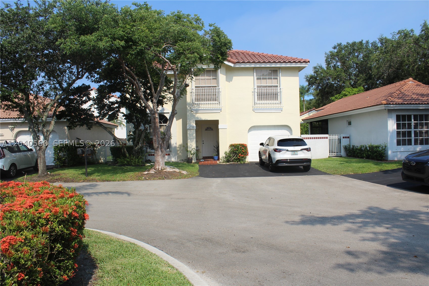 1335 Seagrape Cir — photo