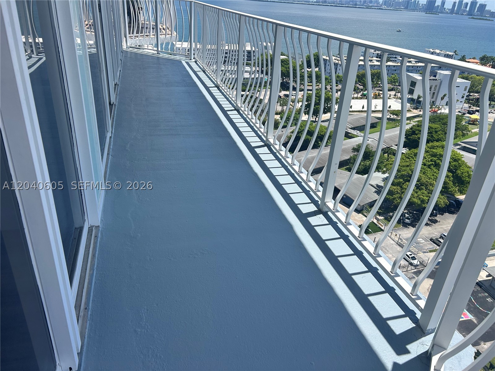7601 E Treasure Dr 2104 — photo
