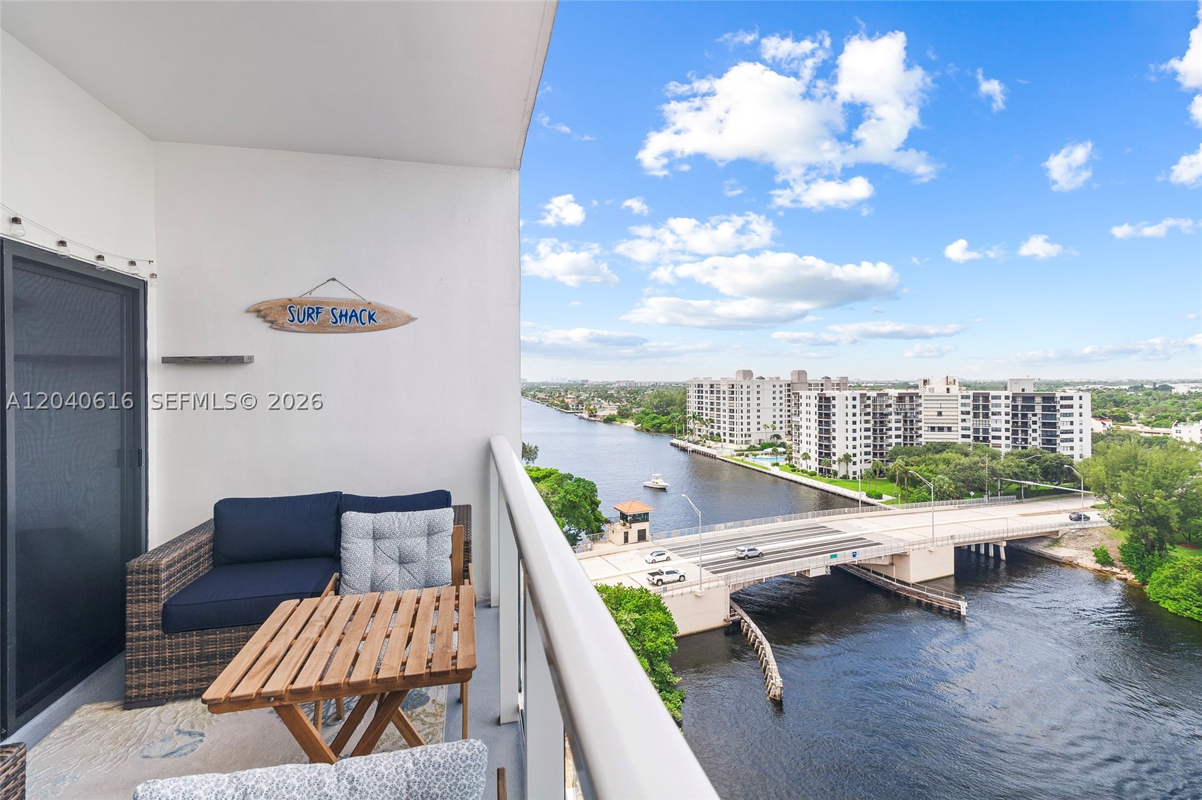 1401 N Riverside Dr 1406 — photo