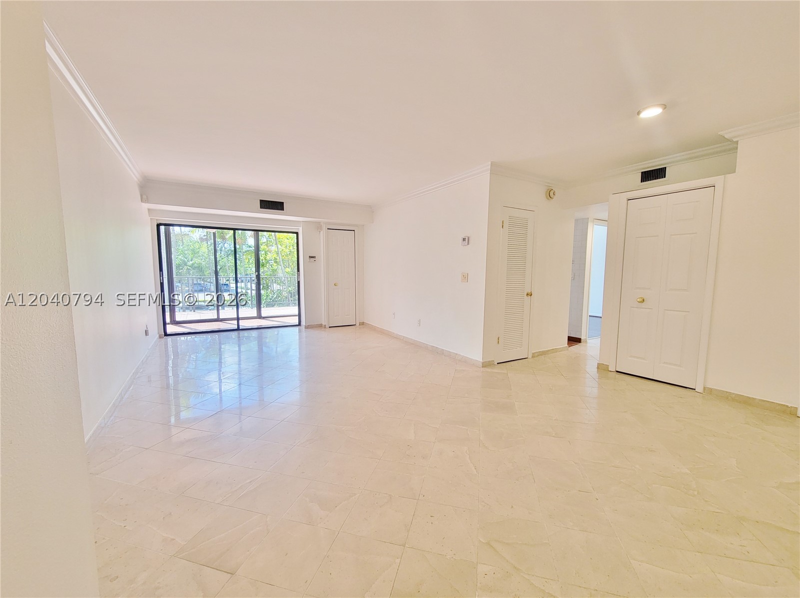 77 Crandon Blvd 2B — photo