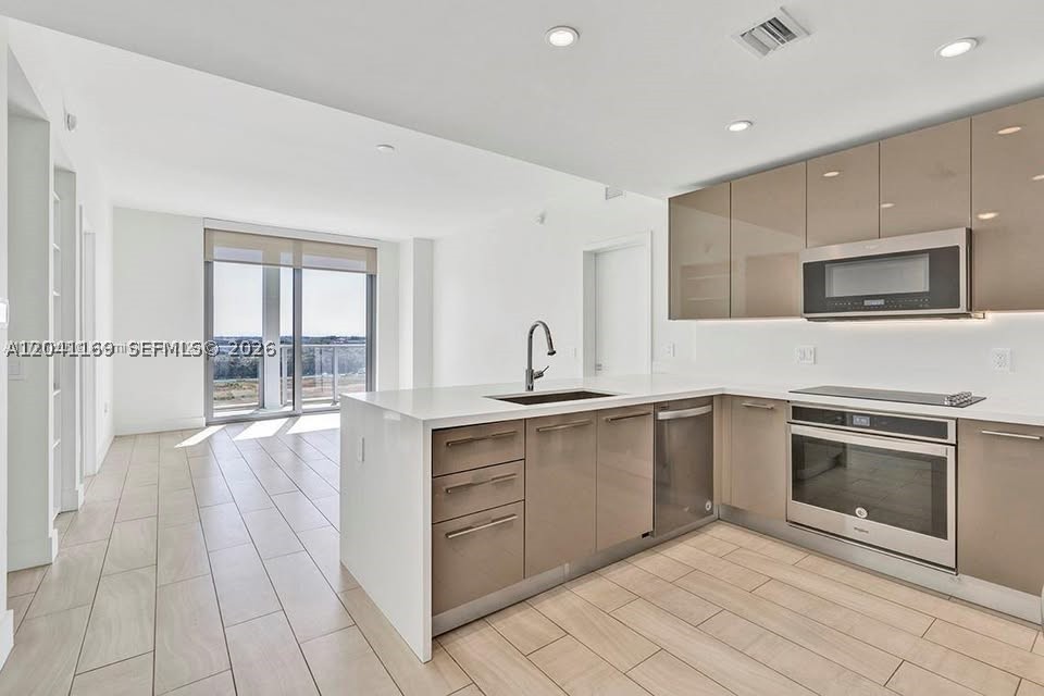 2000 S Metropica Way 907 — photo