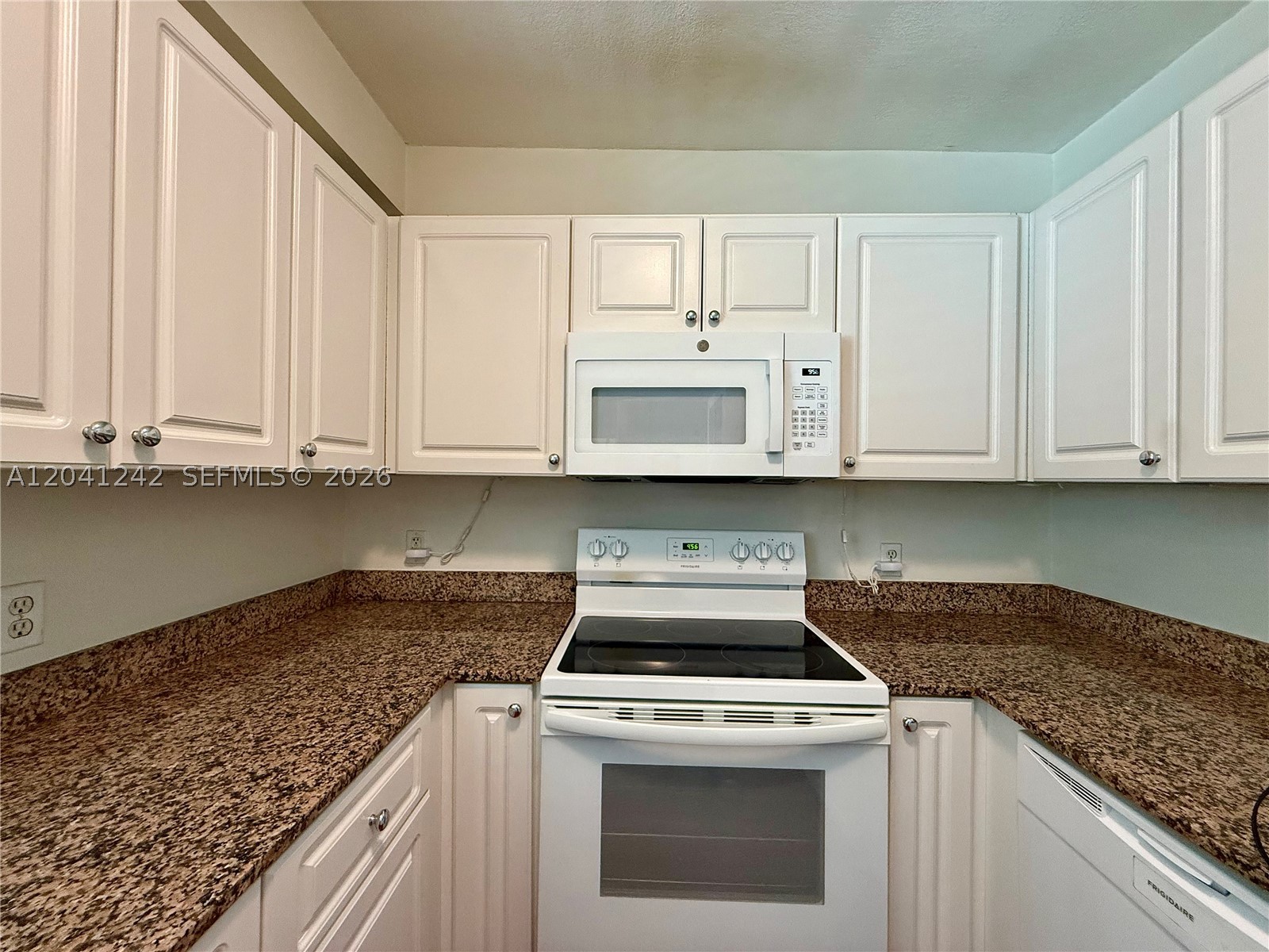 7800 Collins Ave 407 — photo
