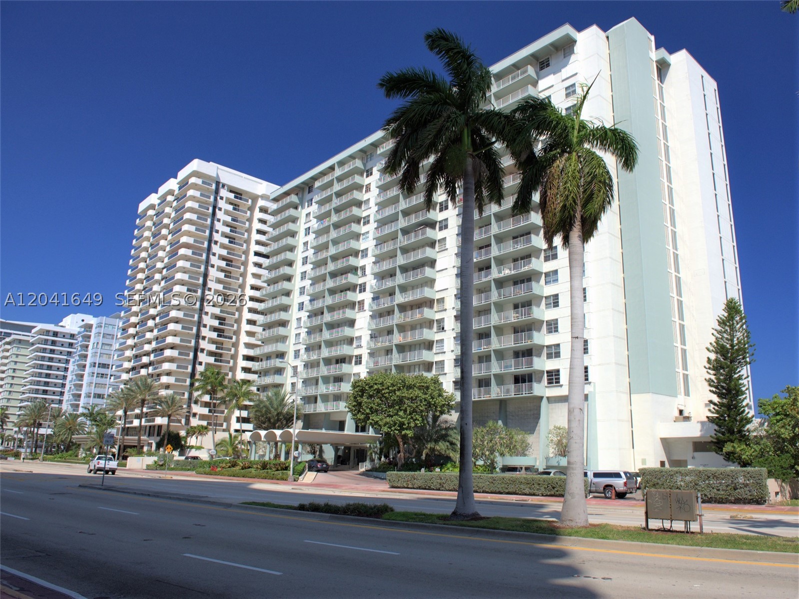 5701 Collins Ave 619 — photo