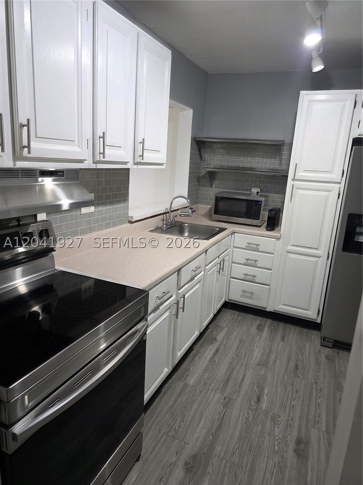 8065 SW 107th Ave 202 — photo