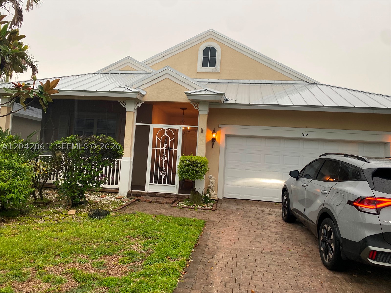 107 NW Summerville Ct — photo