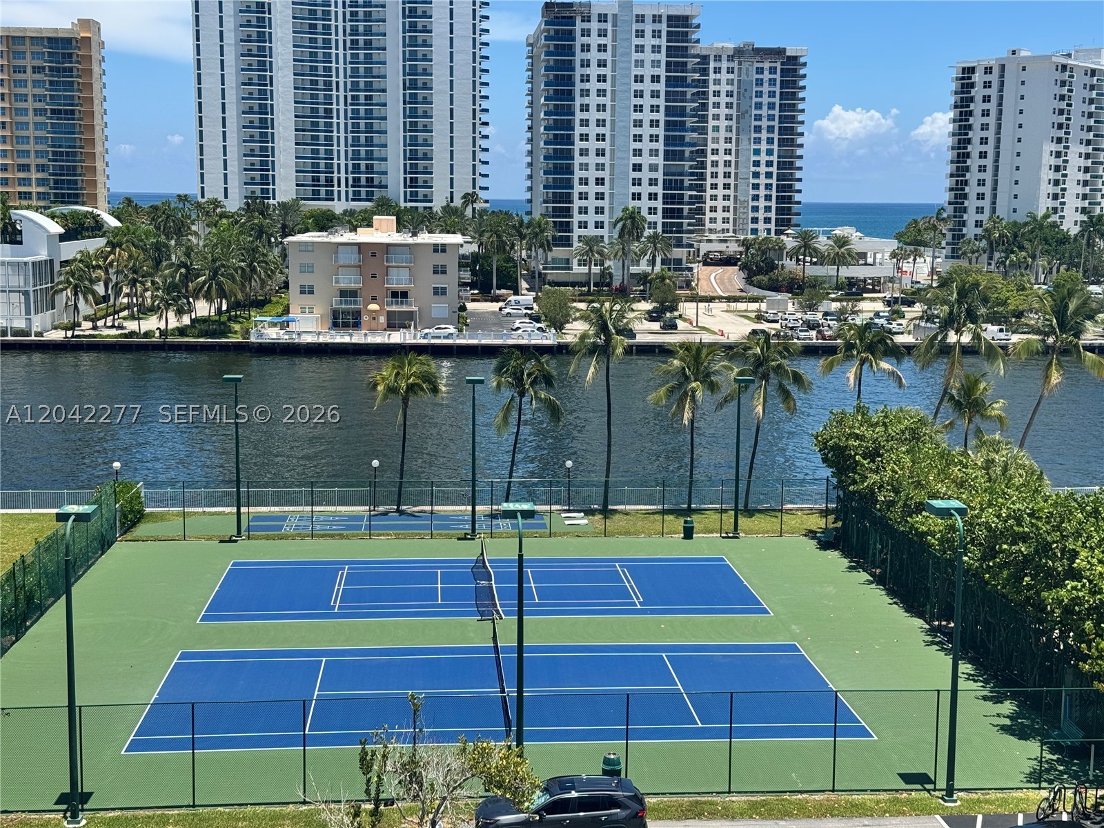 1000 Parkview Dr 726 — photo
