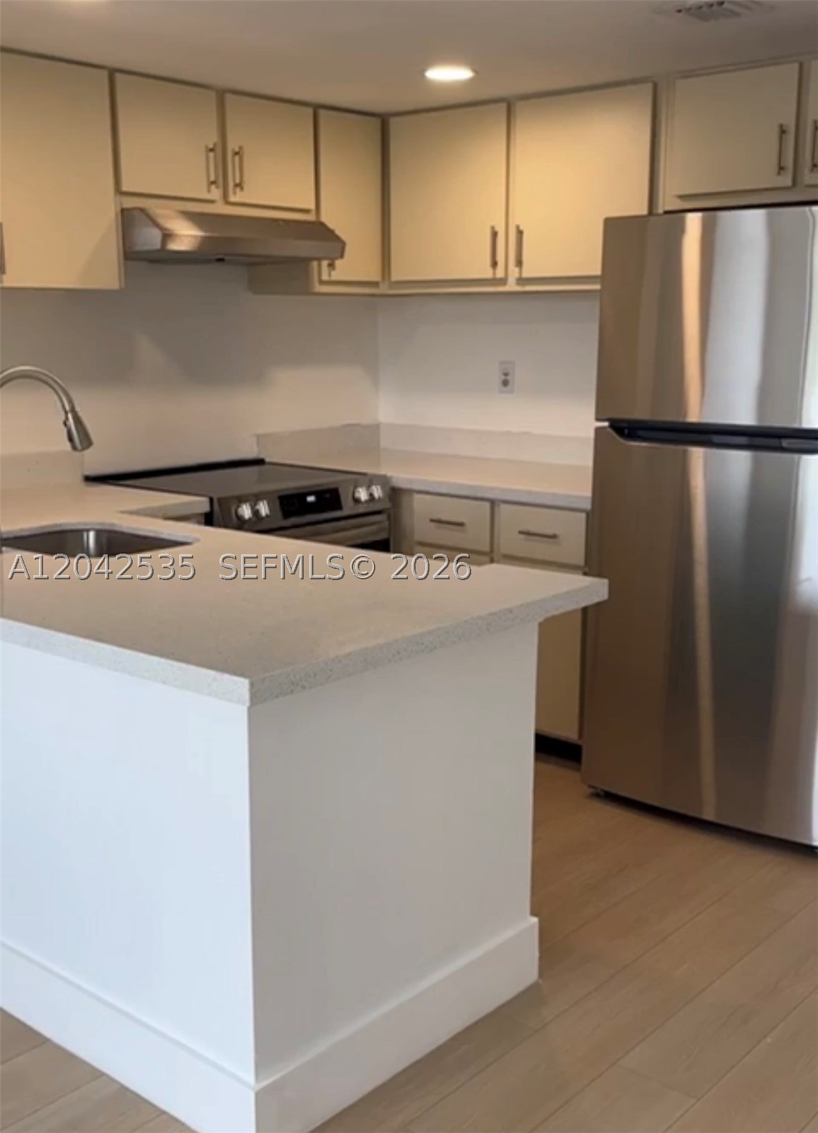 738 Executive Center Dr 23 — photo