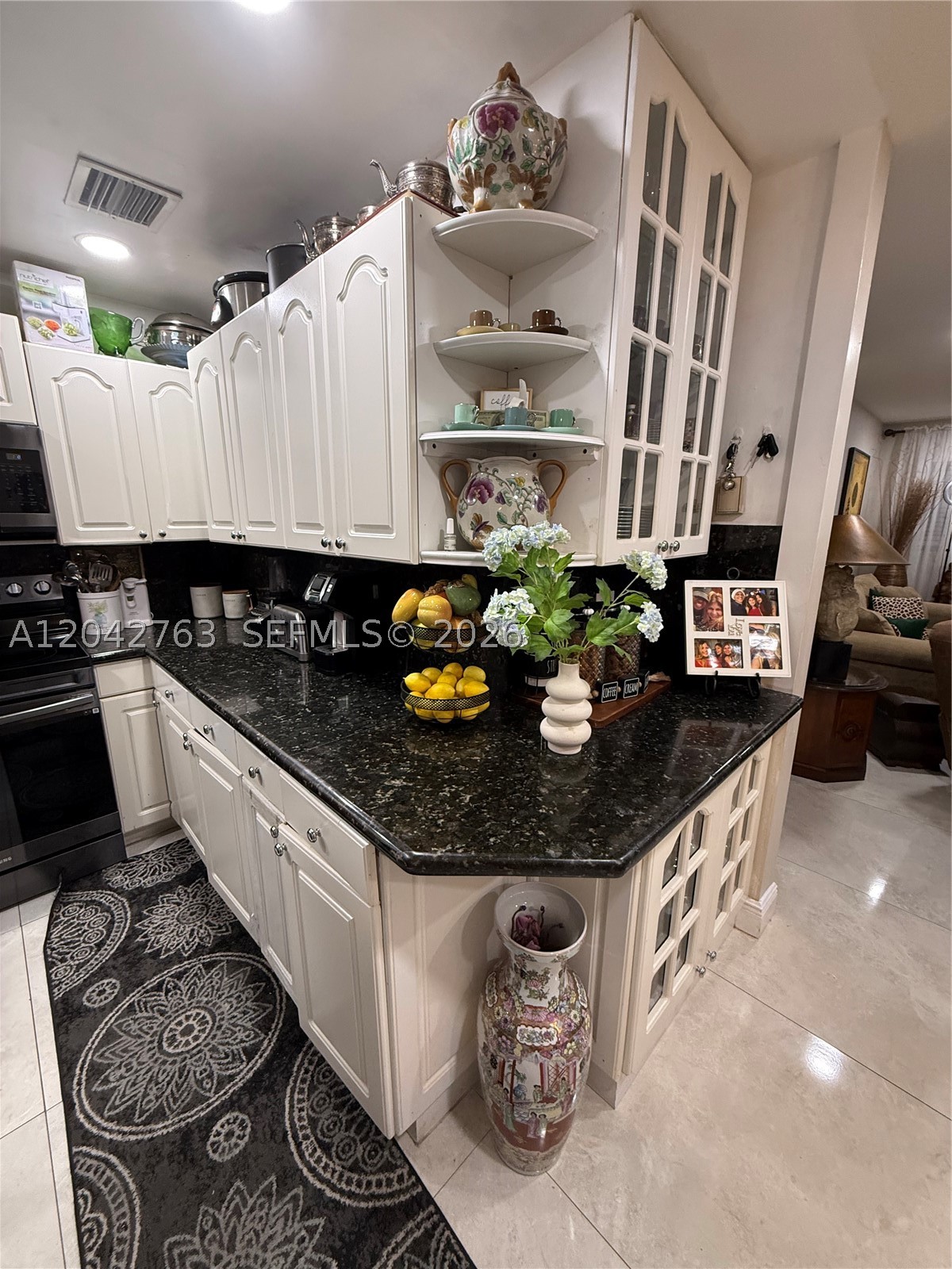 4100 Crystal Lake Dr 111 — photo