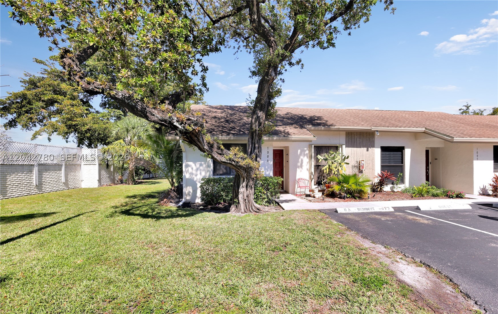 3064 S Oakland Forest Dr 1006 — photo