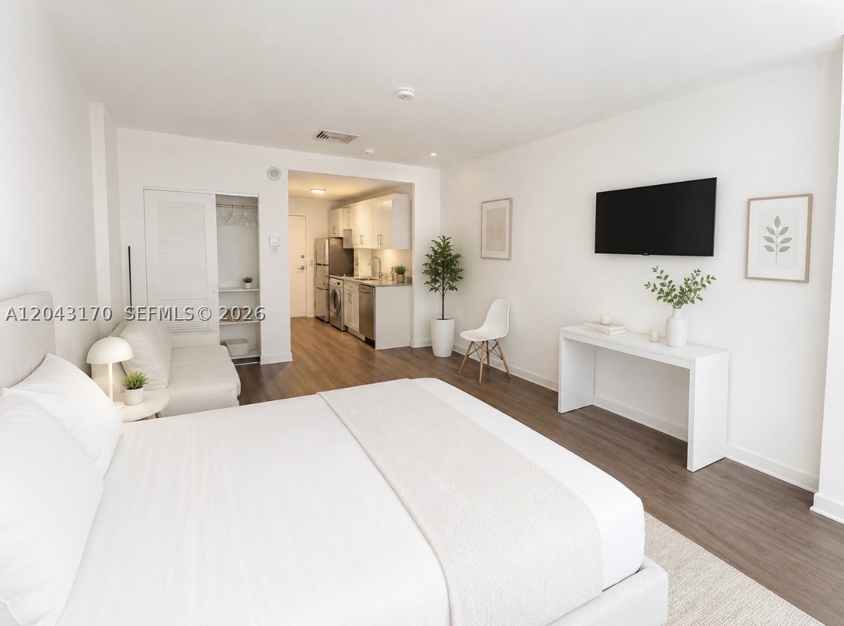 10275 Collins Ave 115 — photo