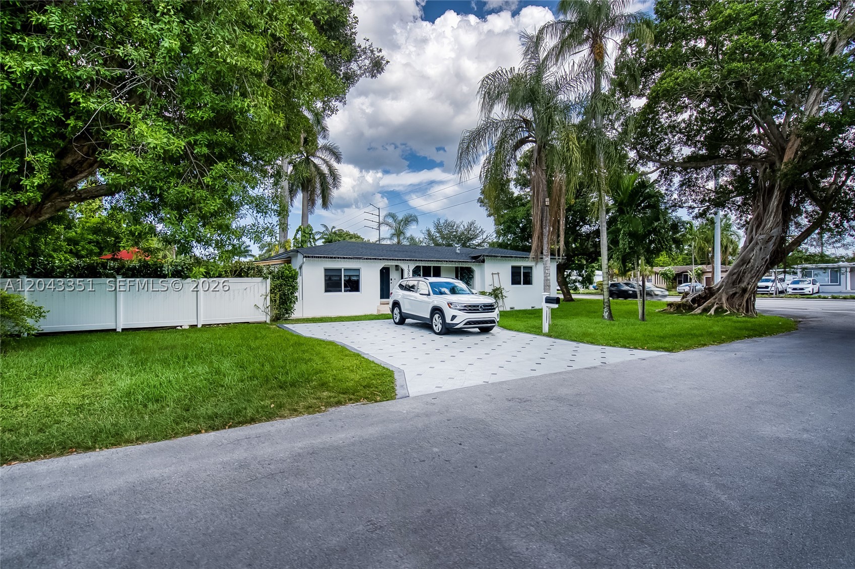 13501 NE Miami Ct — photo