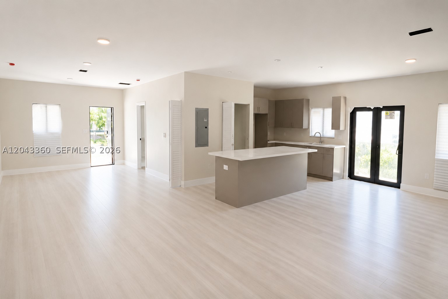 13720 NE 2nd Court — photo