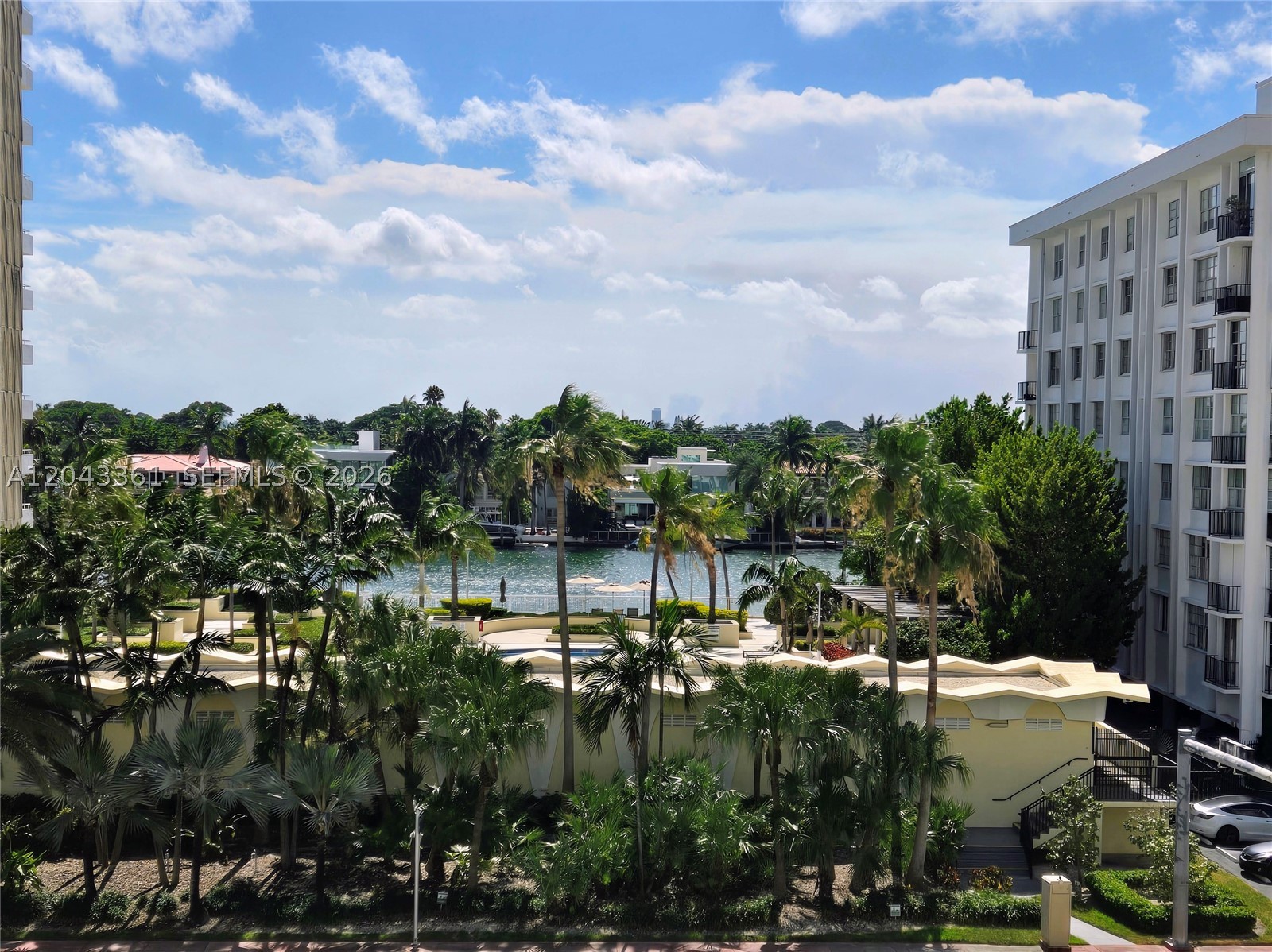 5601 Collins Ave 520 — photo