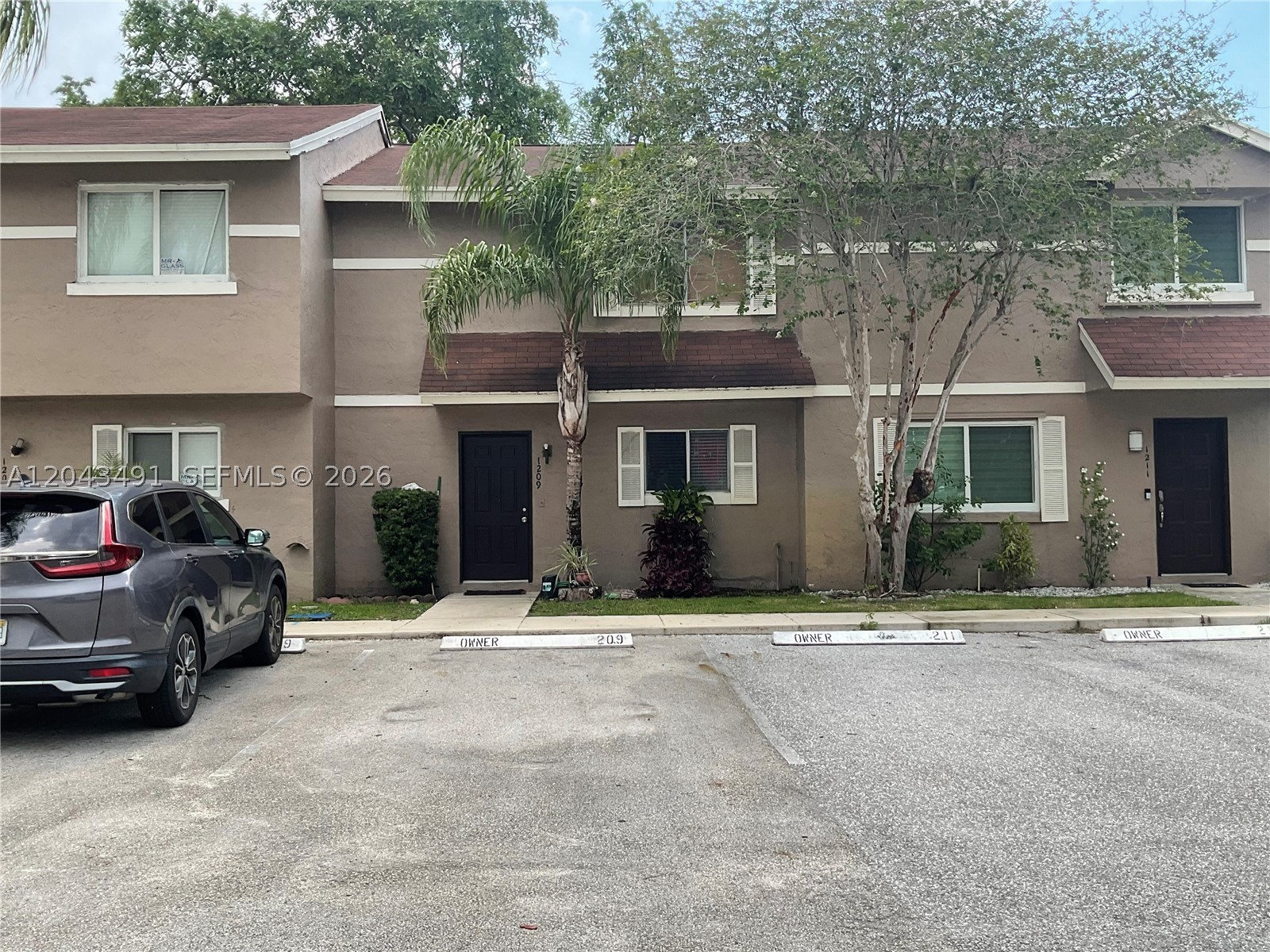 1209 Sussex Dr — photo