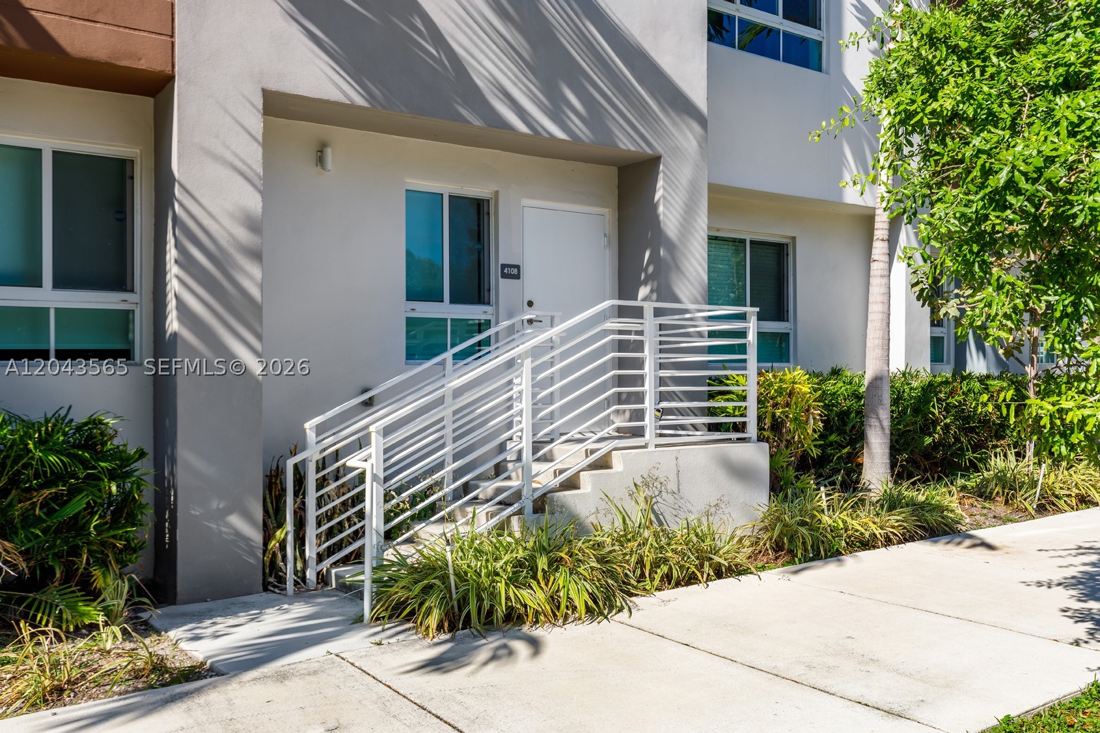 2505 NE 193rd St 4108 — photo