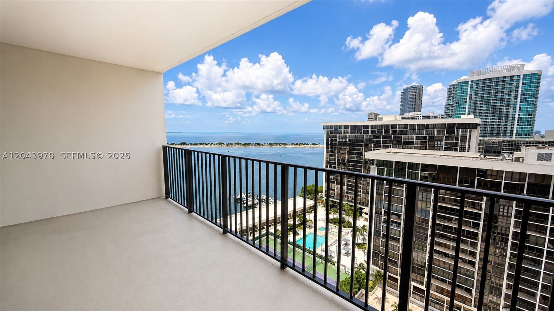 1901 Brickell Av B2203 — photo